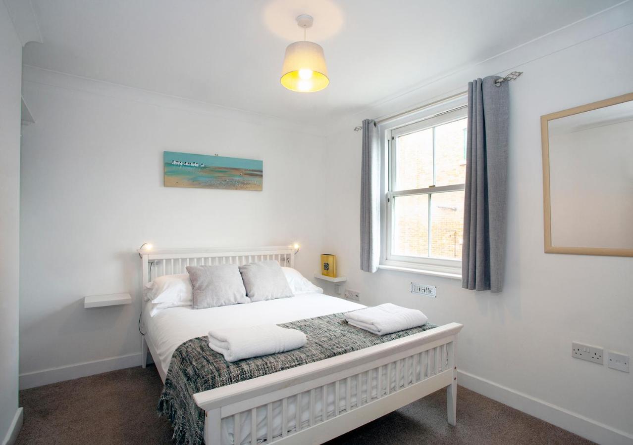 The Spires - Cosy Apartment Just Outside Of City Centre 캔터베리 외부 사진